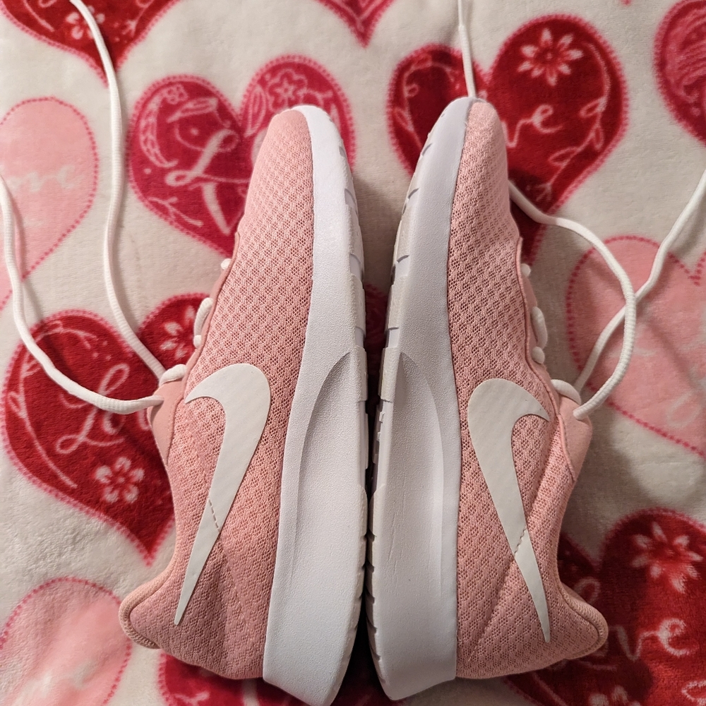 Nike pink shoes